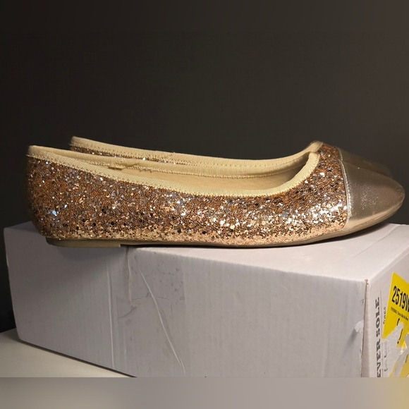FEVER SOLE Round Toe Gold Glitter Ballet Flat #498 - Picture 10 of 12